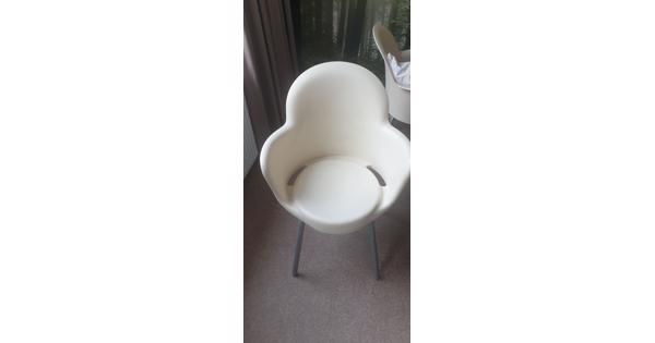 4 Kunststof stoelen Trendhopper beige 