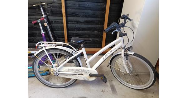 Kinderfiets, opknappertje, voor ongeveer 9 jaar.