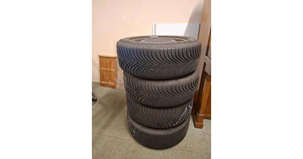 4 winterbanden op velg Peugeot 308