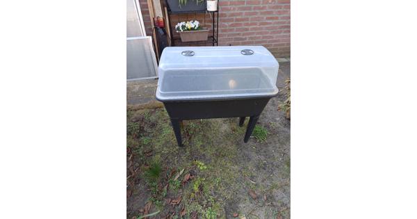 kweekbak op poten
