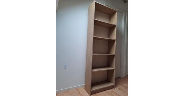 Eikenfineer boekenkast