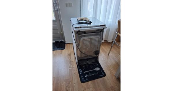 Gas Top and Electric Oven 