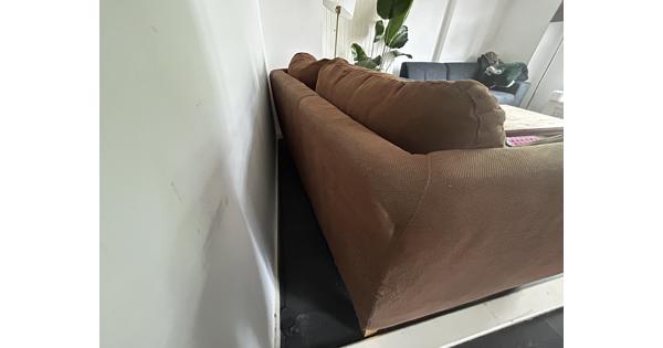 Bruine stoffen bank