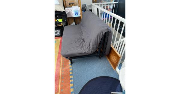 Mooie slaapbank, matras 140 x 200 cm
