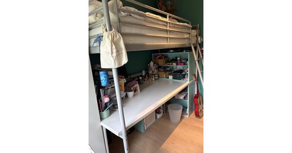 Hoogslaper met bureau