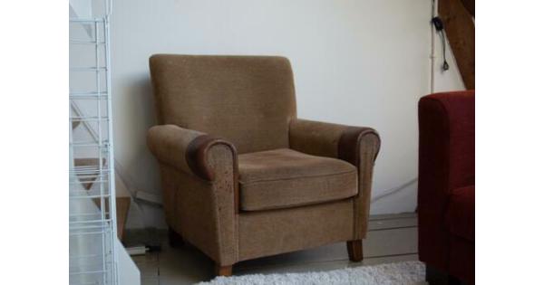 Bruine fauteuil