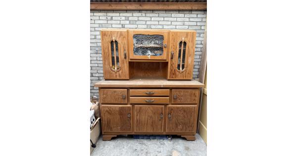 Vintage dressoir met vitrinekast
