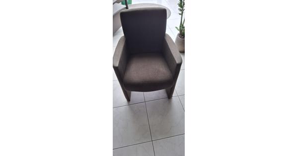 4 stoffen eethoekstoelen op wieltjes