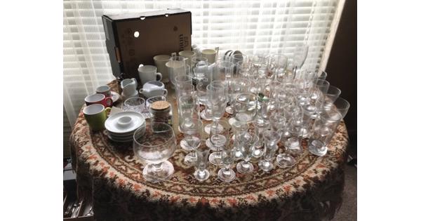 Glazen, kopjes, bekers