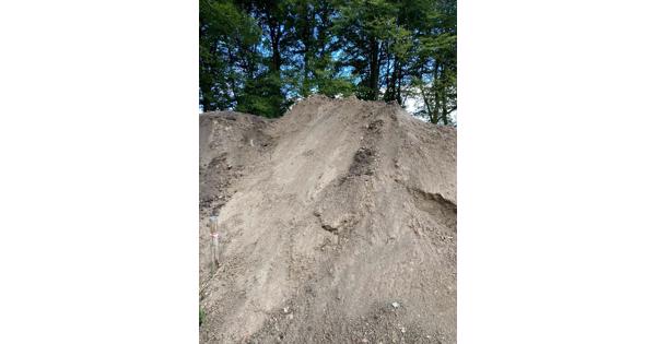 1 tot 90 KUUB zwart zand / grond / aarde op te halen in VALKENSWAARD