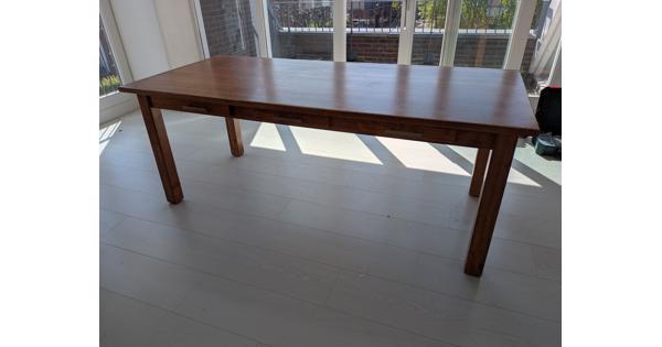 Houten eetkamertafel