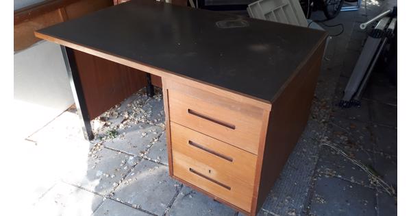 Vintage bureau met laden