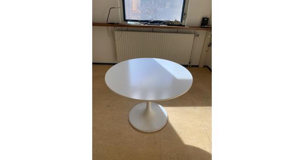 Witte ronde eet-vergadertafel