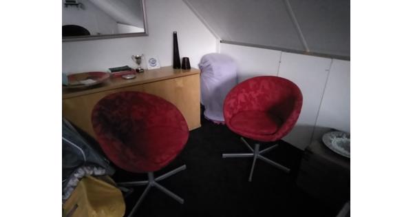 Vier eetkamer stoelen