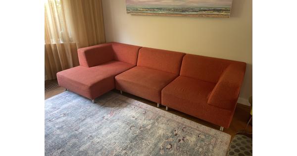 Oranje BIJENKORF bank met chaise longue