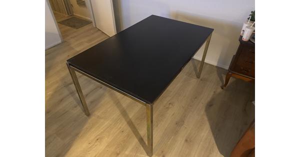 Ikea Torsby tafel, zwart blad met metalen onderstel 