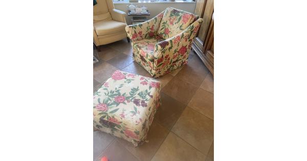 Fauteuil en footstool
