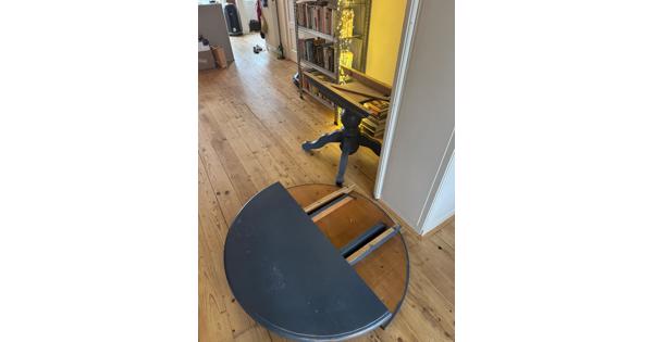 Houten klassieke eettafel