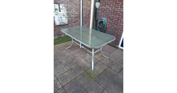 Tuintafel met glazen bovenblad