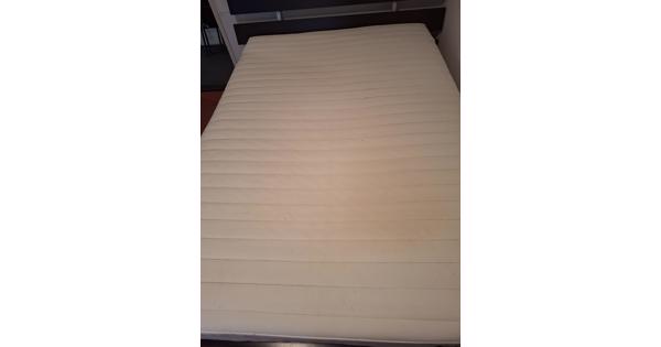 2 persoons bed evt met goed en schoon matras