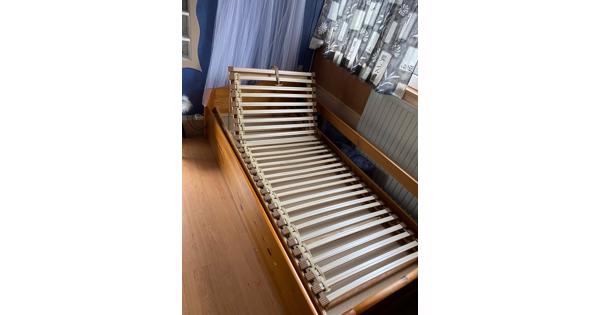 Logeerbed / bedbank met lade 90 x 200 cm