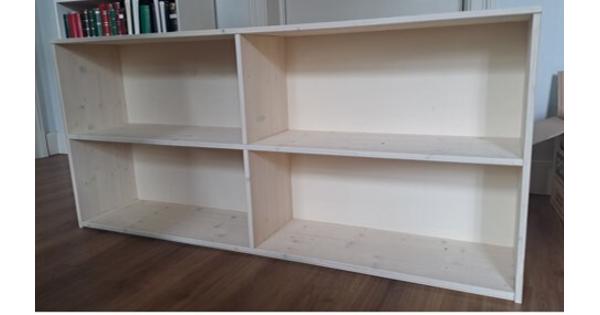 Lage boekenkast, ook voor elpees