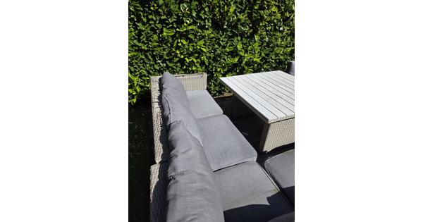 Rotan loungeset met tafel