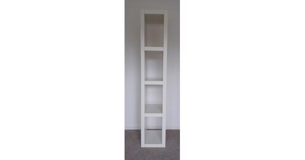 Twee dezelfde  IKEA kasten langwerpig