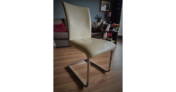 Eetkamerstoelen 4x creme