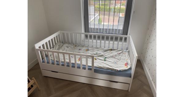 Peuterbed met matrasje