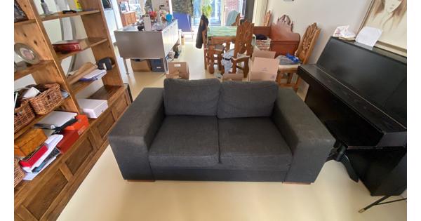 2 gratis sofas