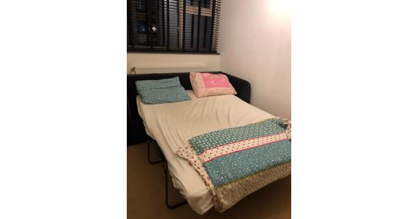 Slaapbank - zo goed als nieuw