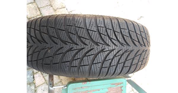 winterbanden 195/65 R15 met velgen met 5 boutgaten