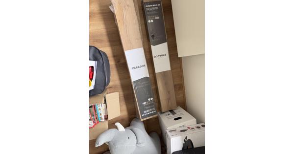 7,4 M2 laminaat eik (+ isolatie + plakplinten)
