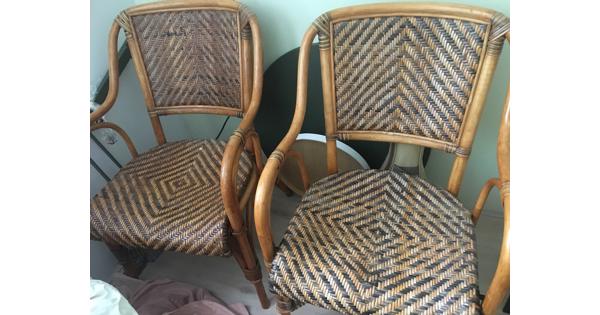 2 Mooie rotan eettafelstoelen