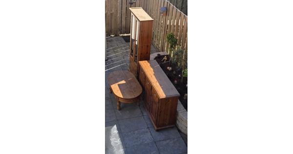 Dressoir, vitrinekast en salontafel