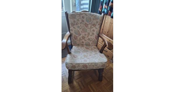 Eiken fauteuil opnieuw bekleed