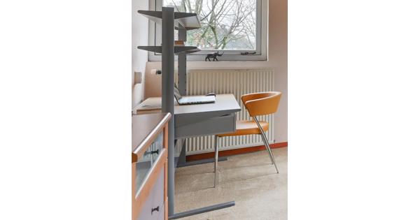 Degelijk bureau, zo goed als nieuw