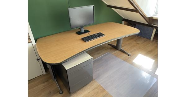 Bureau 200x95cm in hoogte verstelbaar