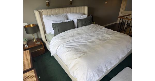 Tweepersoonsbed (lattenbodem, zonder matras)