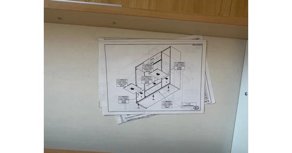 Grote linnenkast met spiegels